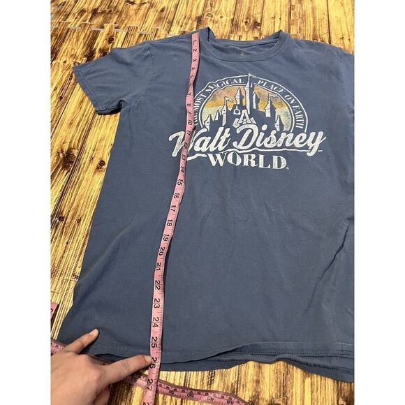 Walt Disney World Cinderella Castle T-Shirt - Picture 7 of 9